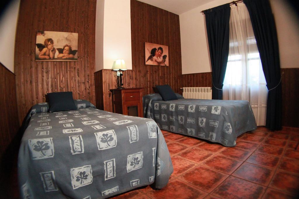 Casa Rural Peña Falcón Torrejón el Rubio Exterior foto