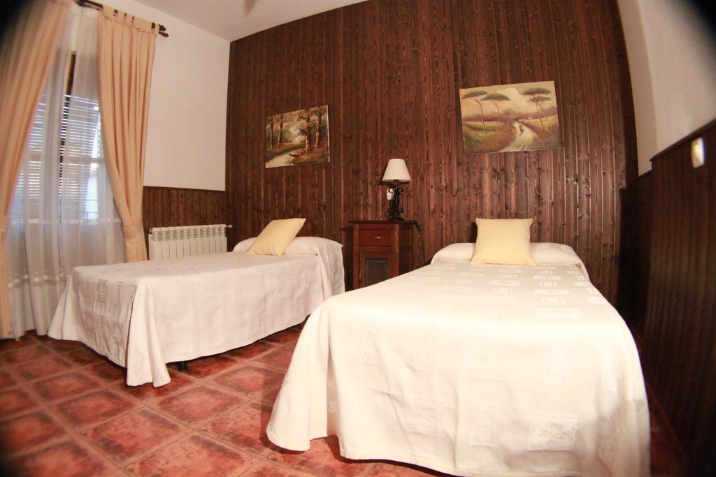 Casa Rural Peña Falcón Torrejón el Rubio Exterior foto