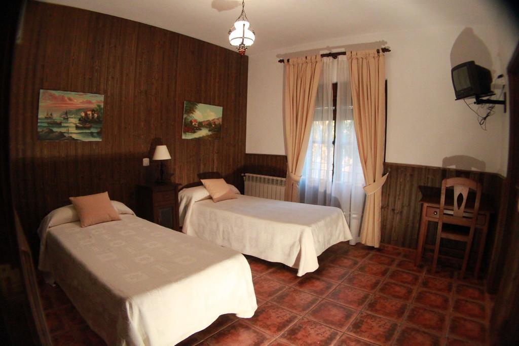 Casa Rural Peña Falcón Torrejón el Rubio Exterior foto